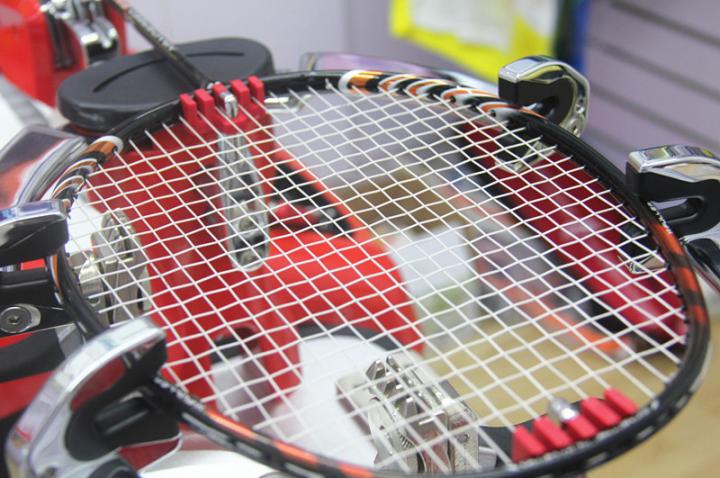 初学者买羽毛球拍买啥样的好,初学者买哪个牌子的羽毛球拍好