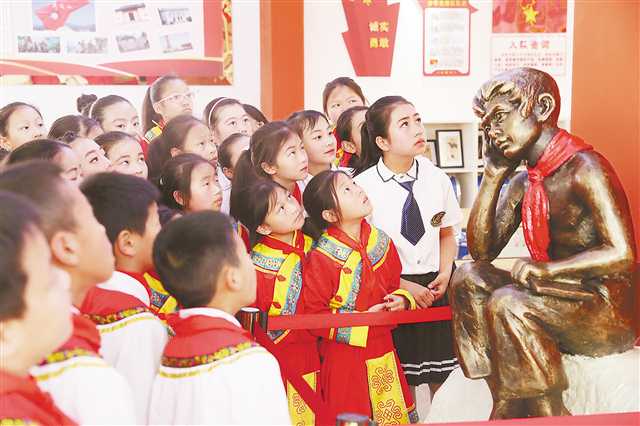 传承红岩精神一往无前,让红岩精神绽放出新的时代光芒