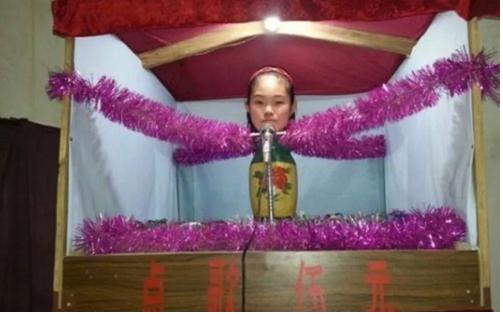 90年代的“童年*局骗**”：花瓶姑娘赚足眼泪，美女蛇让孩子心存阴影