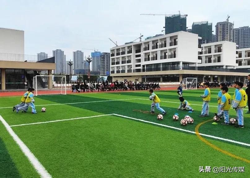 全德阳近百个校长都来旌阳看什么？足球！