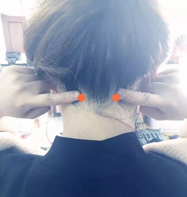 洗澡时这4件事尽量少做,洗澡着凉按什么穴位