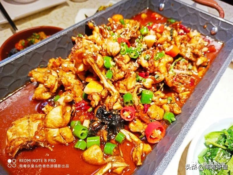 羊城飘逸着最傲娇的色彩——中国红，要的就是这个味儿