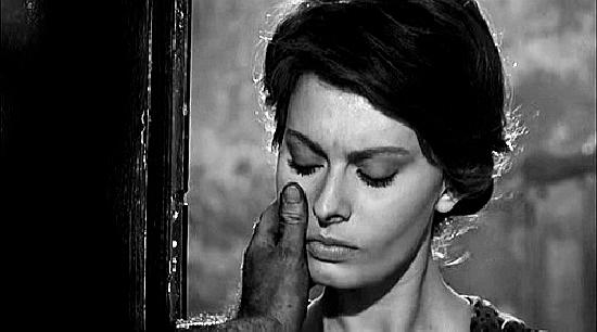 索菲亚罗兰女性特征,索菲亚罗兰年轻时的样子