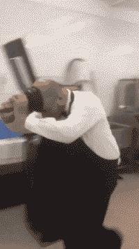 搞笑gif妹子的内心是崩溃的,搞笑gif妹子原来是个逗比