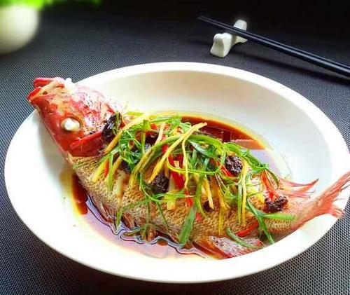 清蒸鱼有点腥再怎么回锅,清蒸鱼到底腌不腌
