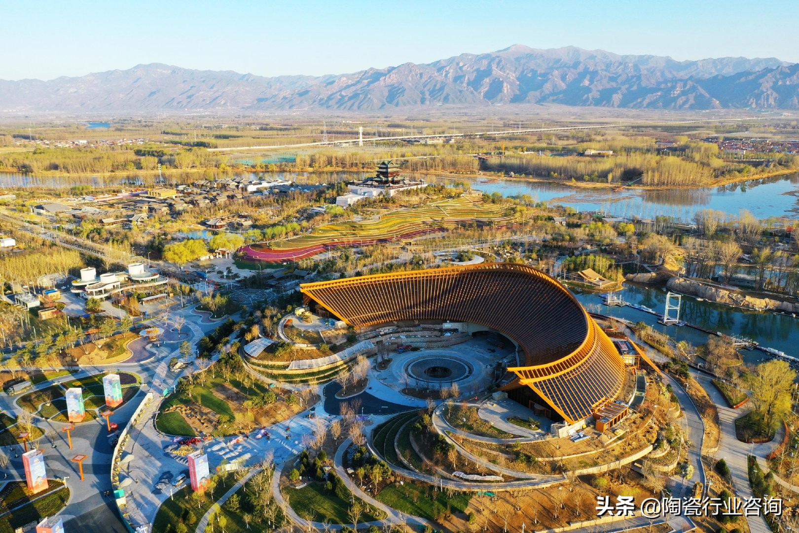 画世园会墙绘图,世园会陶瓷花墙