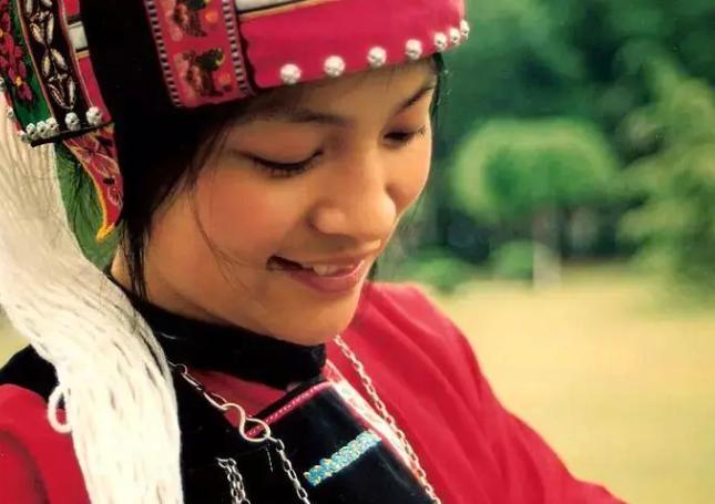 顾城杀妻后的下场,顾城杀妻后的生活