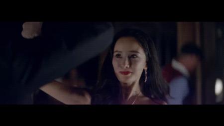 回眸一笑百媚生人生难得几回眸,回眸一笑百媚生古装美女回眸瞬间