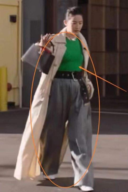 双下巴显脸大怎么改善,双下巴很明显但是不胖