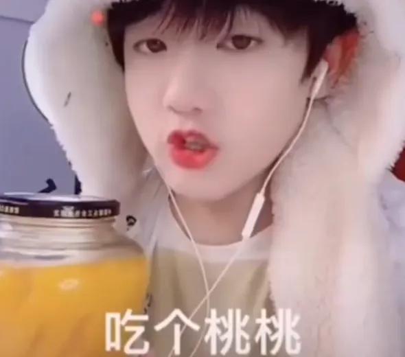 吃个桃桃风小逸晒硬汉照,快手风小逸个人资料