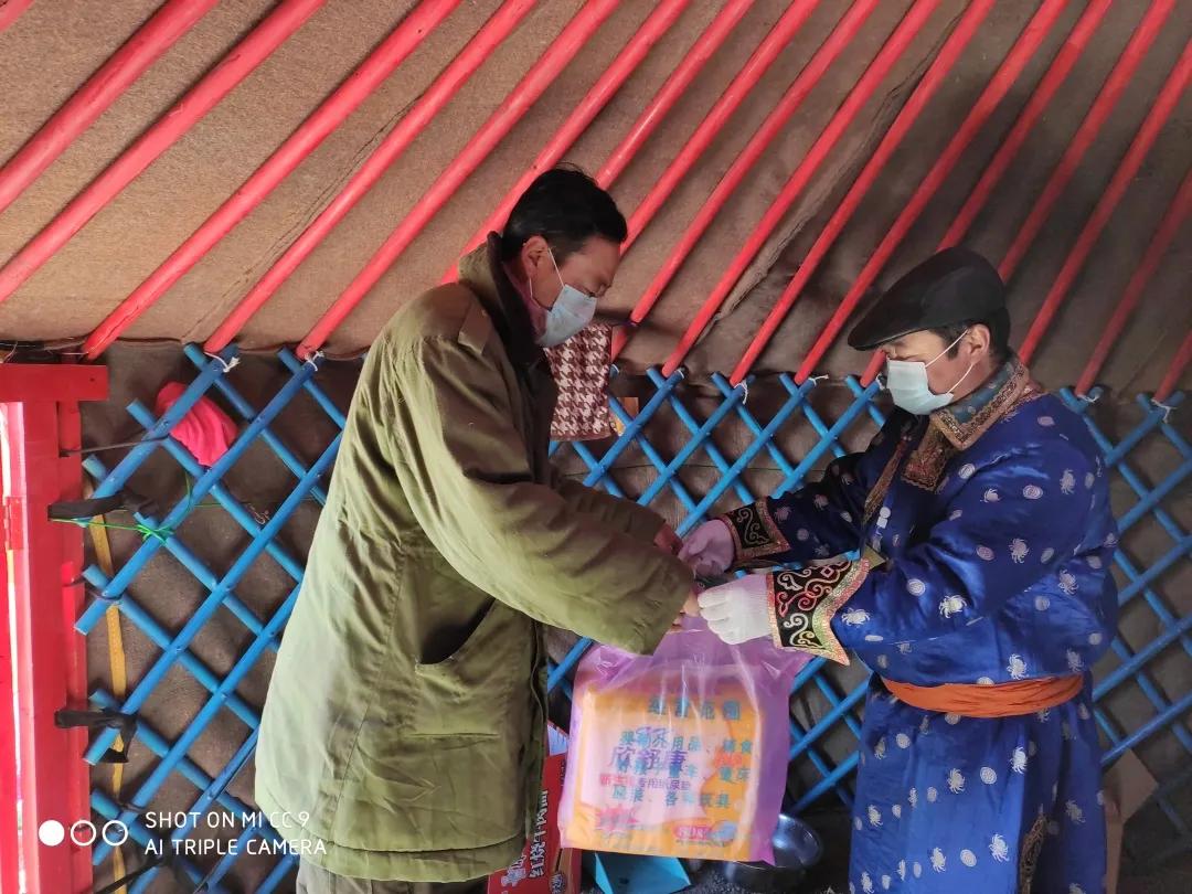 “疫”线*党**旗红|东乌旗：*党**员中心户筑牢北疆草原“红色防线”