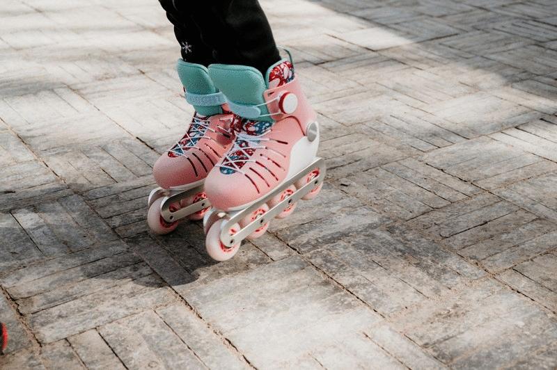 轮滑初学儿童版轮滑鞋,比较适合儿童用的轮滑鞋