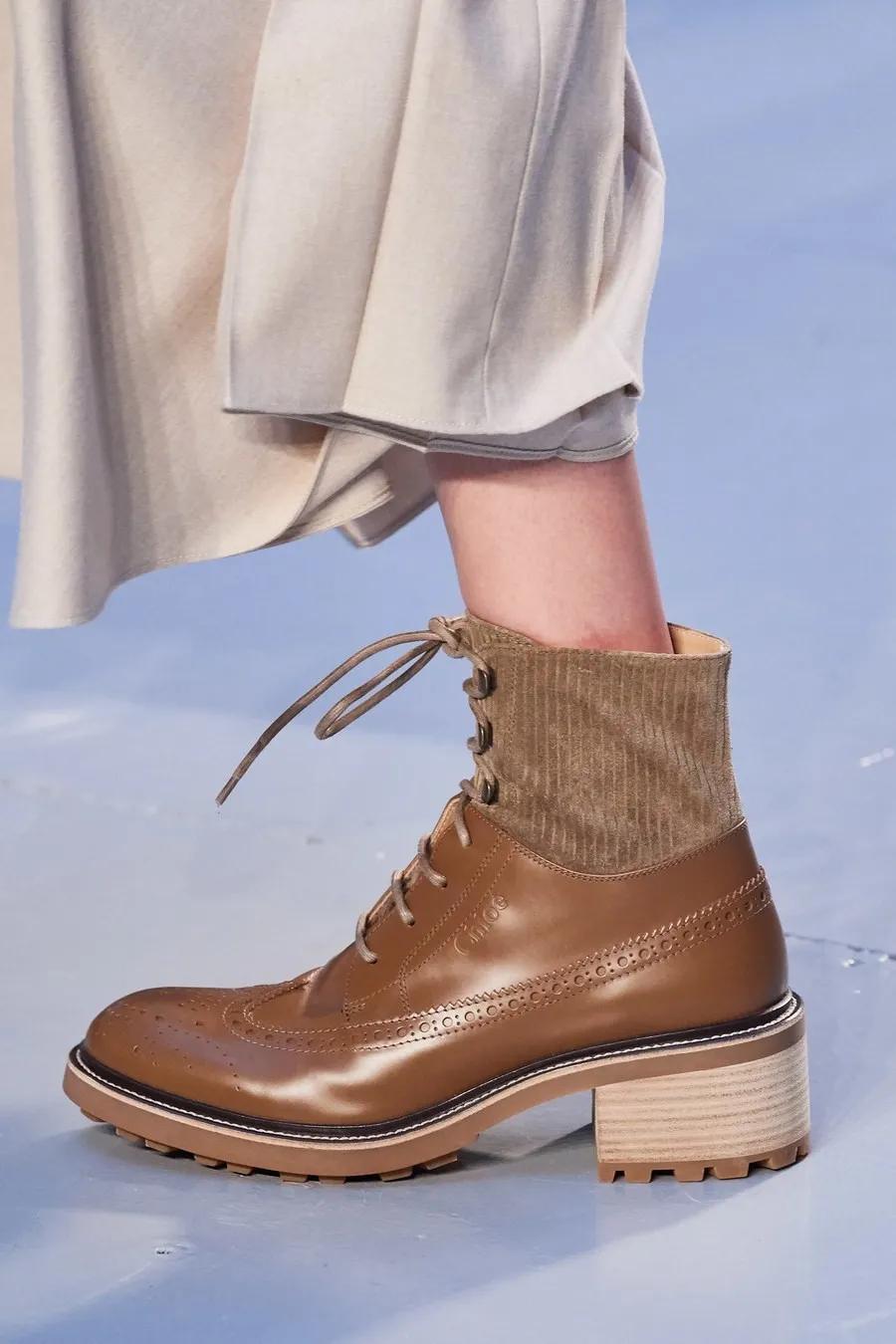 2022巴黎时装周秋冬大衣,2020秋冬巴黎时装周