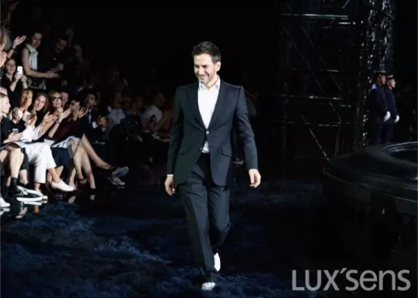 lv品牌故事简短介绍,lv时尚帝国故事