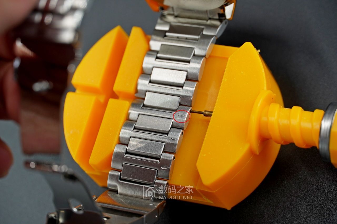 西铁城光动能手表h145开后盖,西铁城光动能手表黑盘视频评测