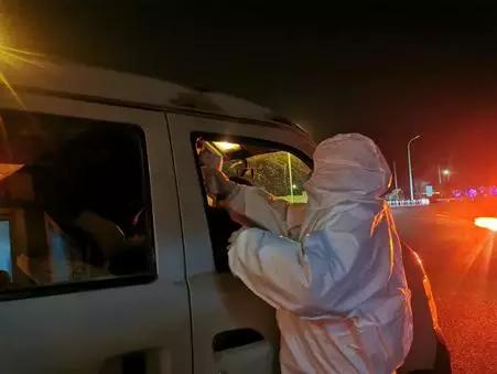 疫情期间向医护人员致敬的话语,致敬医护人员文案短句干净可爱