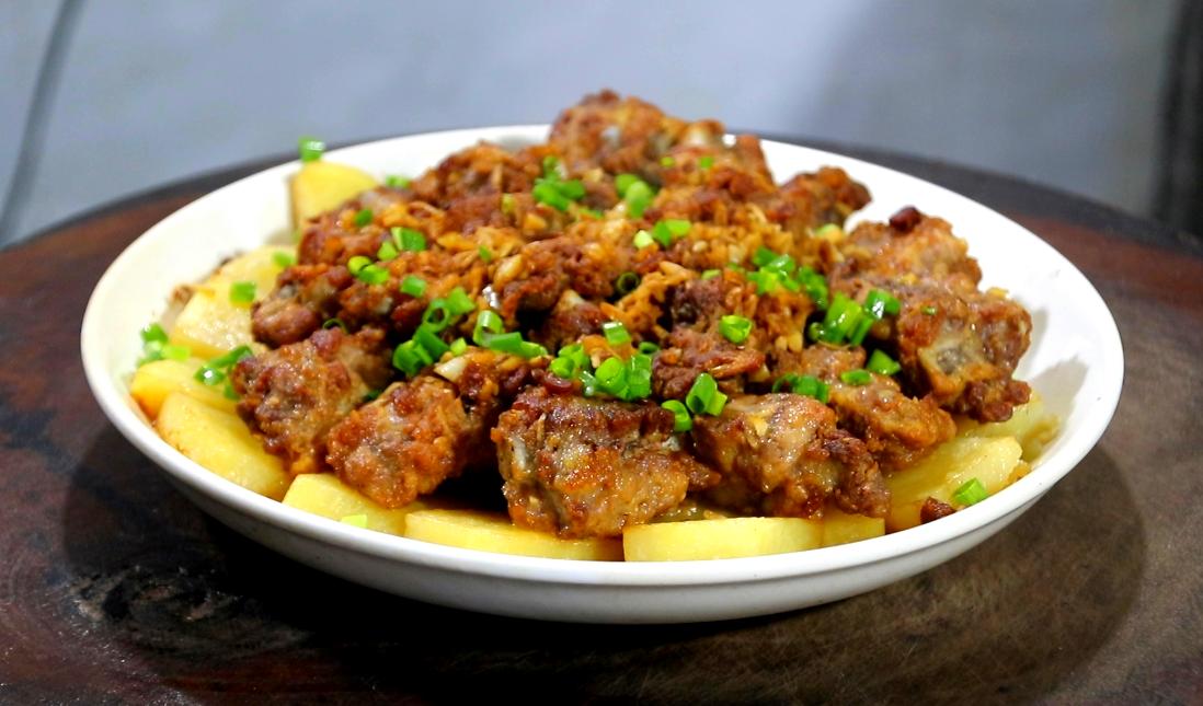 土豆和排骨怎么做才好吃,排骨和土豆的最好做法