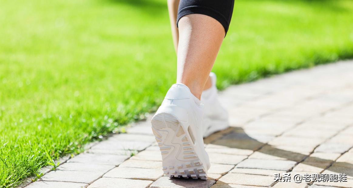 跑步鞋排行榜前十名跑鞋推荐耐克,耐克和阿迪最好的跑鞋