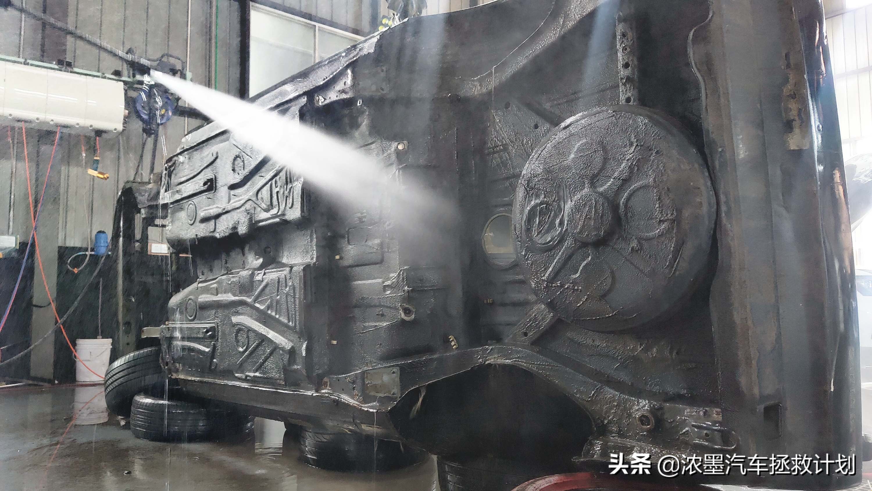 「妙手生花」重建一台战损级桑塔纳，带给它历经千般后的华丽重生