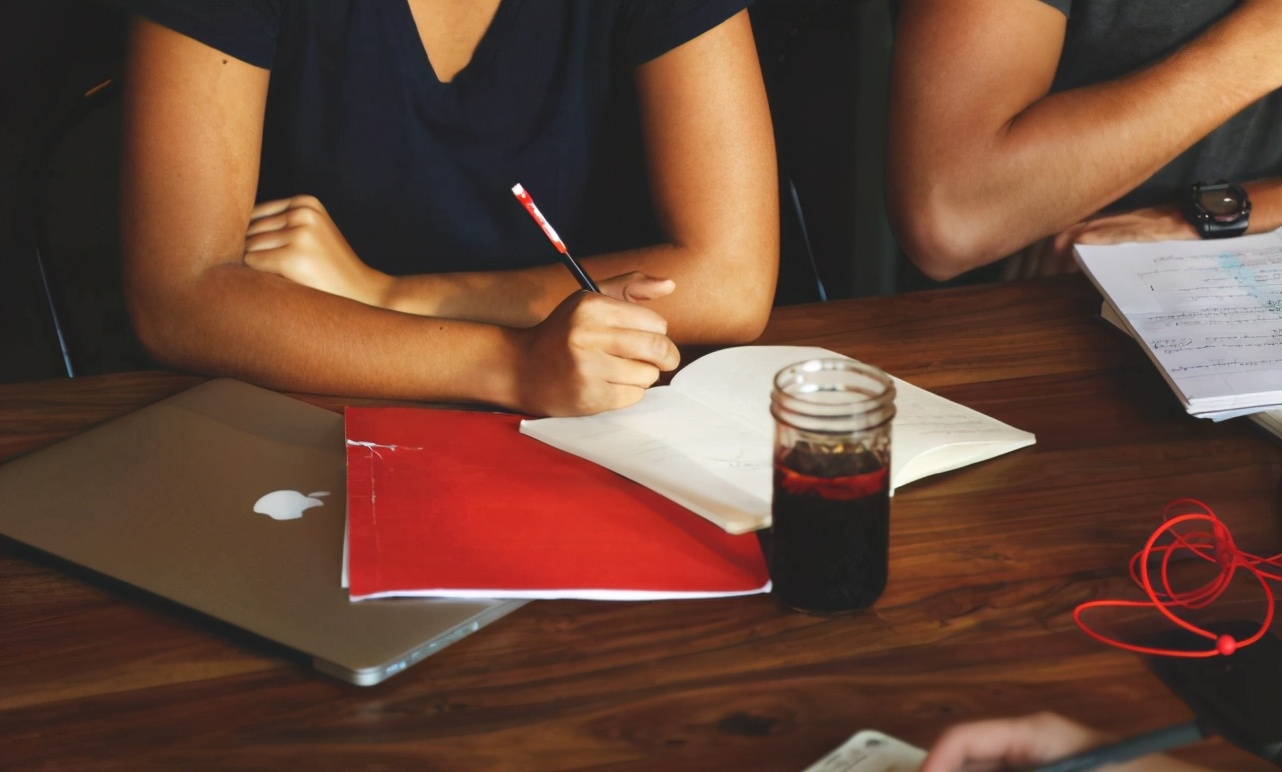 15年硕士入阿里6年挣多少,研究生阿里入职半年工资有多少