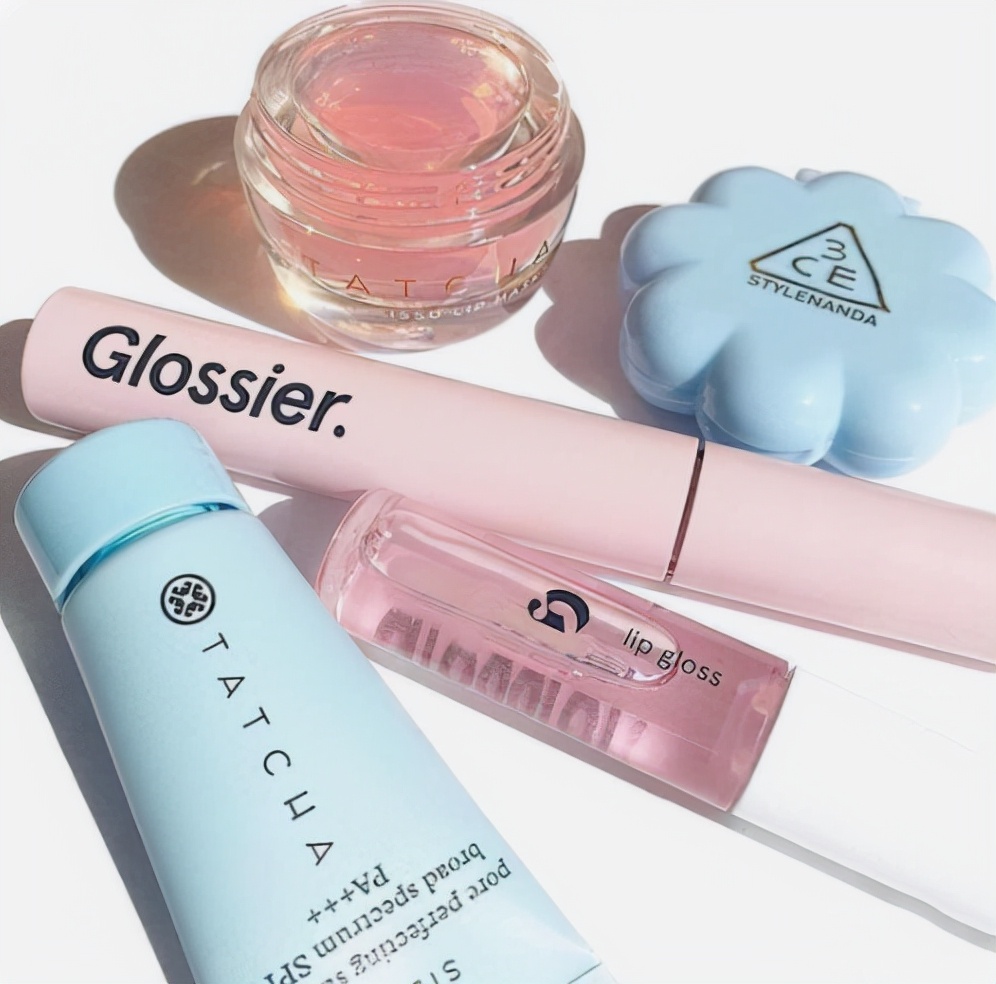 嘴唇水嘟嘟的太可爱了，但你的怎么还那么干瘪