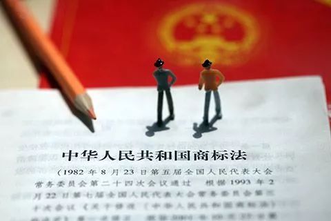 高仿新秀丽行李箱有什么缺点,新秀丽贝壳行李箱真假辨别