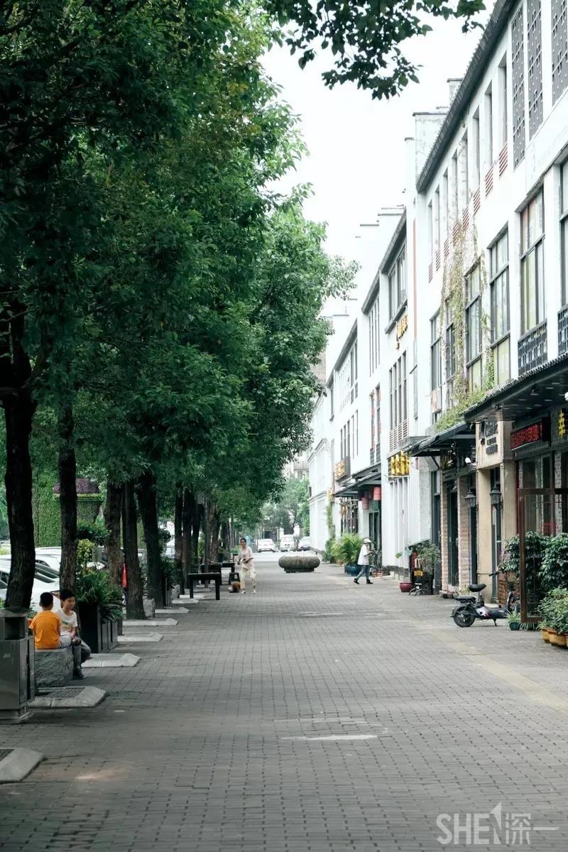 重庆轻轨10号线,10号线有什么玩的