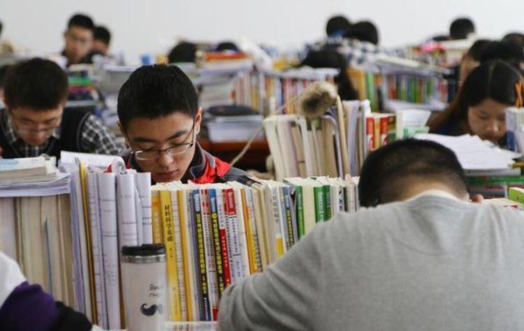 学硕和专硕的差距有多大,学硕和专硕哪个更累一点