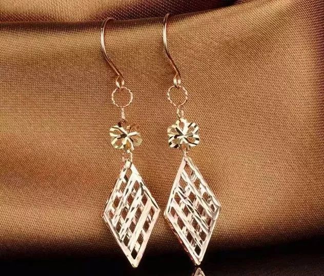 彩金戴久了会掉色么,彩金戴久了会掉颜色吗