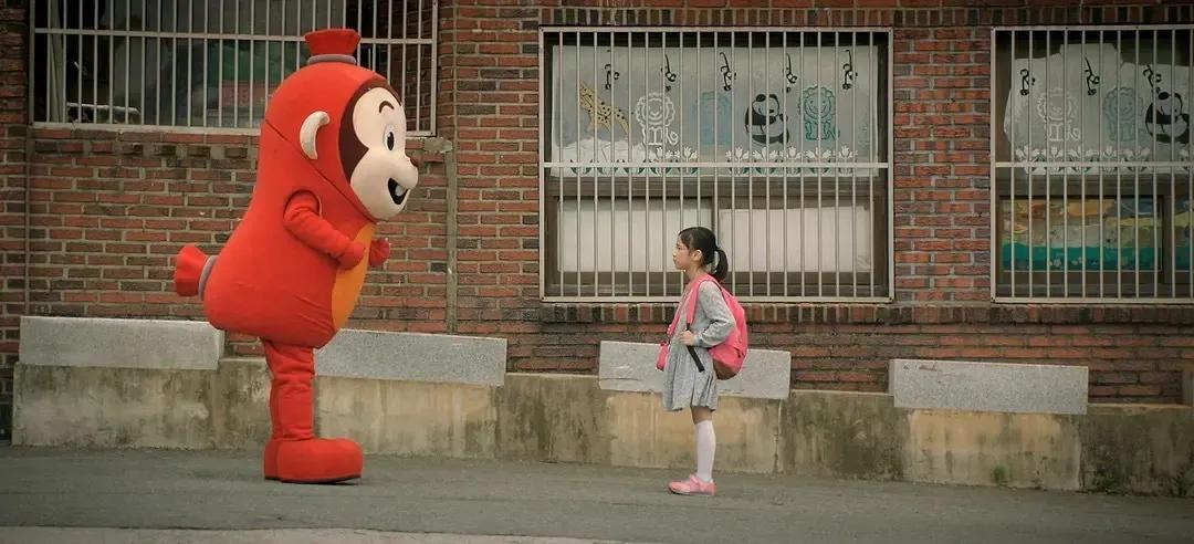 关于鲍某明涉嫌性侵一案,鲍某某律师涉嫌性侵养女案结果