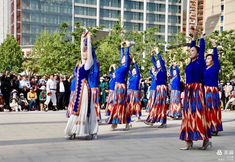 洛阳牡丹广场：*疆新**舞大联欢