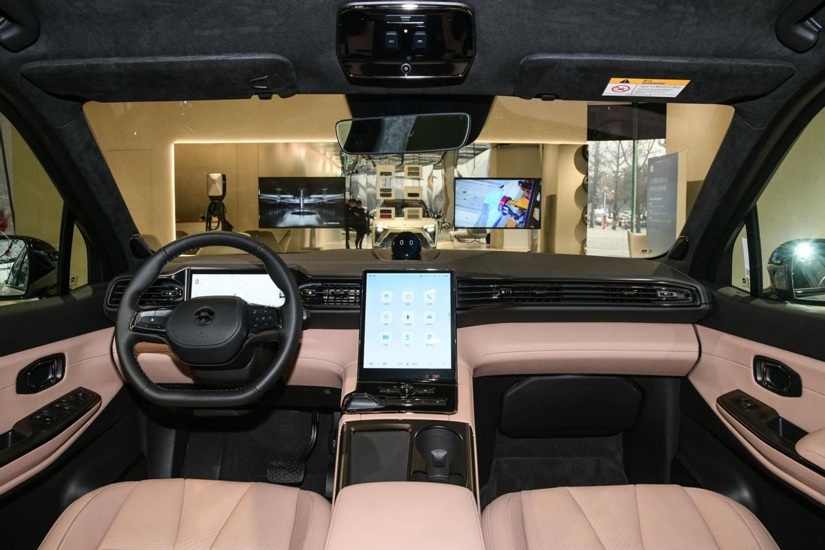 蔚来全新es8上市多少钱,60万买新款蔚来es8值得吗