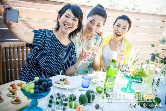 内向人不愿意和人沟通怎么办,内向的人都不喜欢人际交往