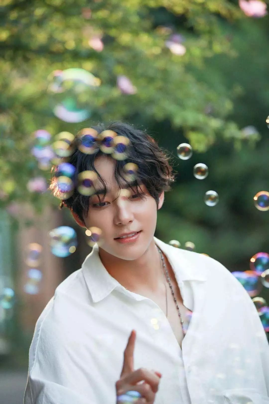 王一博李汶翰说悄悄话,李汶翰王一博一个团的吗