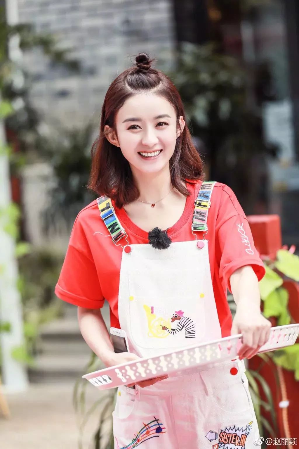 戚薇许嵩最新视频,戚薇现身许嵩演唱会全程抢热搜