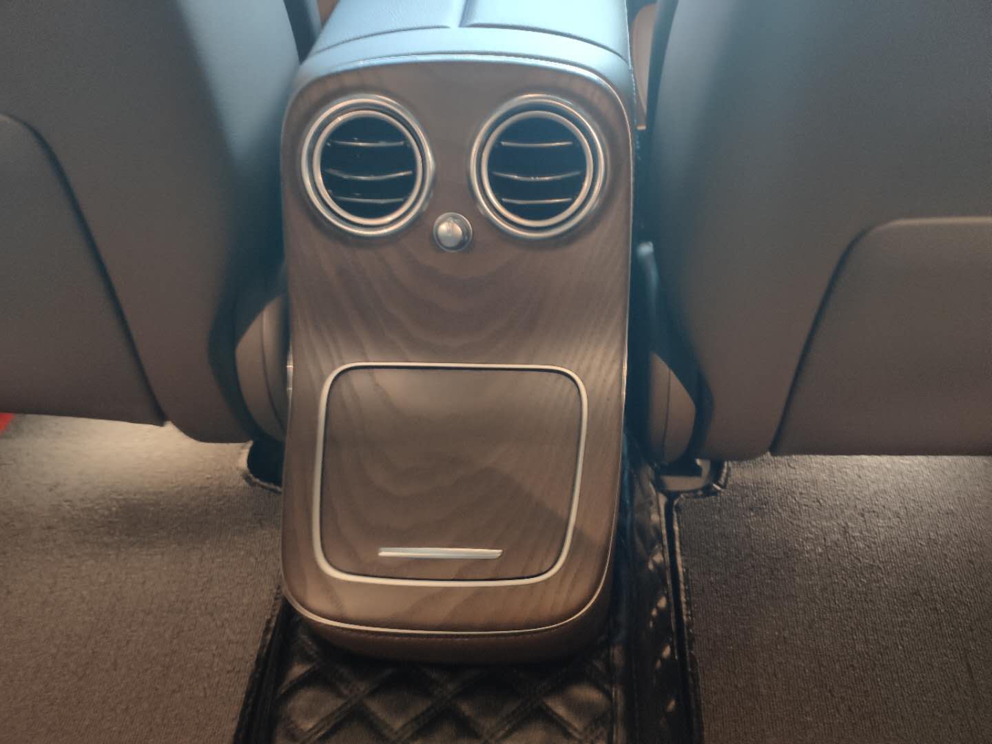 青岛奔驰e级2024,奔驰e级改装柏林之声价位