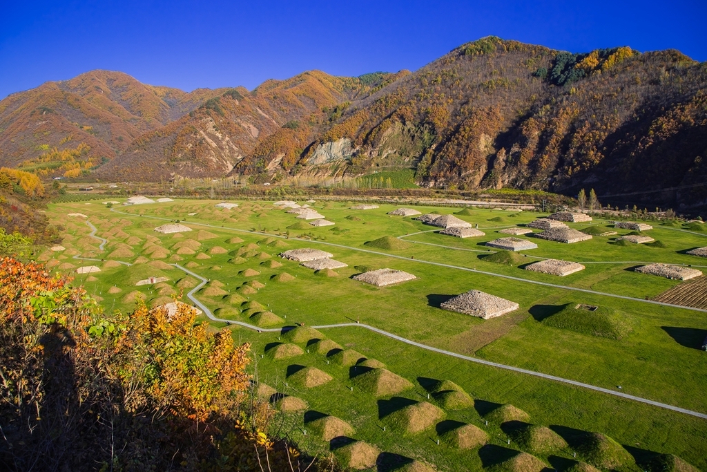 集安市东方金字塔图片,吉林七座金字塔