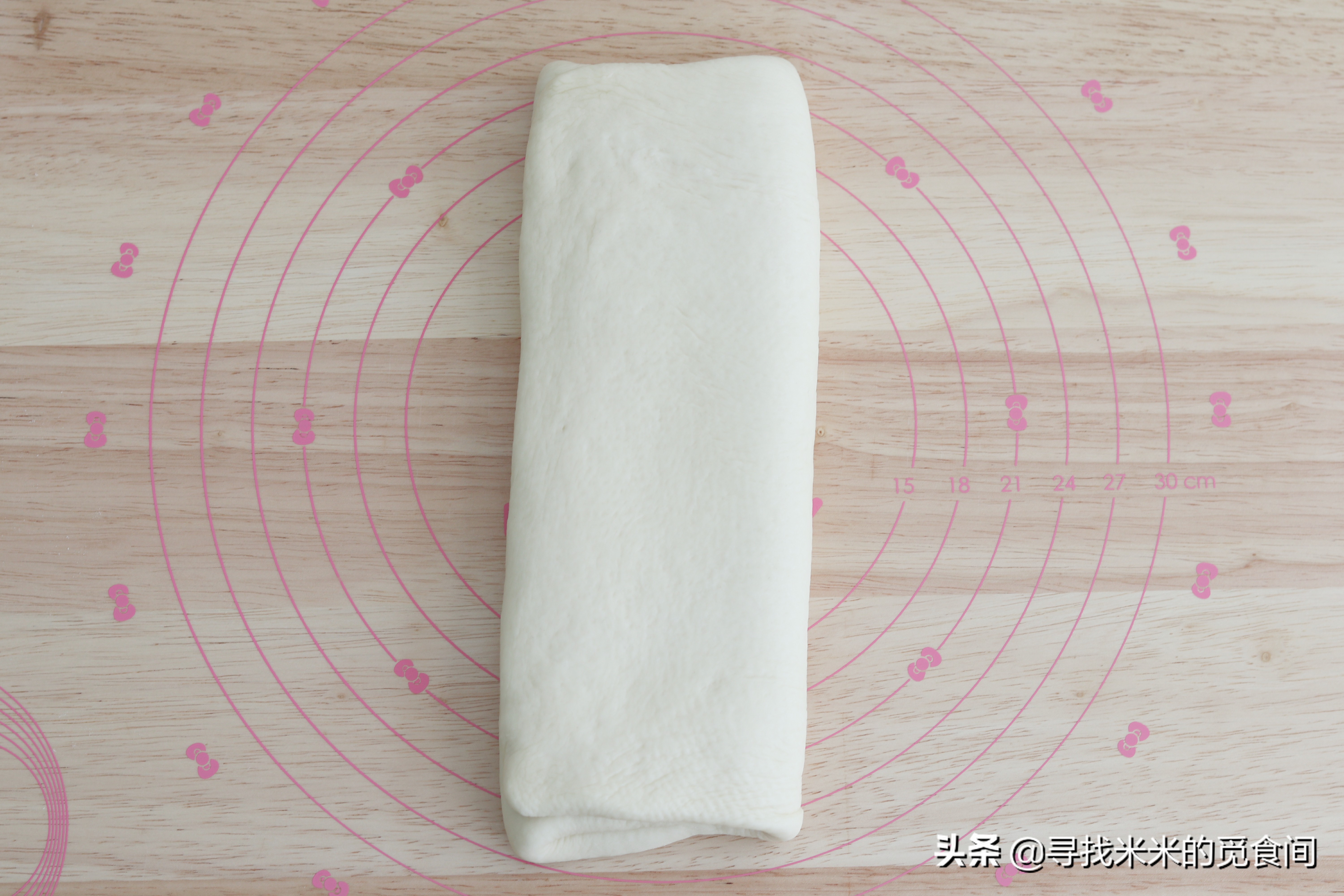 奶香浓郁的小餐包,怎样做软糯奶黄小餐包