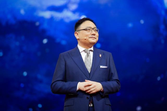 被举报*票刷**、票房跌95%、口碑崩坏，《地球》为何从爆红到暴冷？