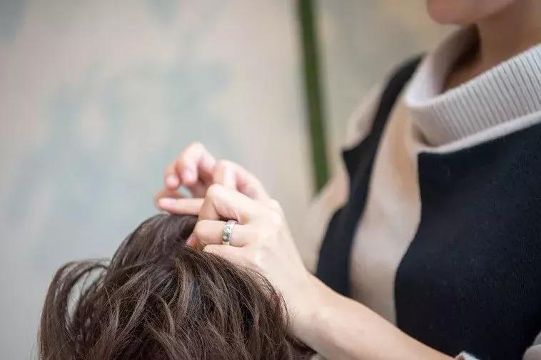 日本美女拔头发,日本美女服装秀