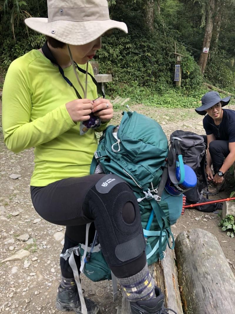 护膝分薄护膝和厚护膝吗,护膝带和护膝的区别
