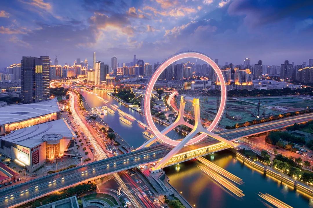 天津半夜还在排队的煎饼果子,天津深夜煎饼果子路边摊