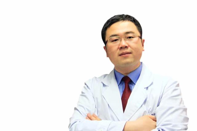 背部内侧疼痛怎么解决男性,年轻男性右侧背部疼痛