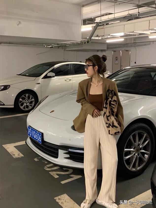 冬浅咖色阔腿裤怎么搭配鞋子好看,米色灯芯绒阔腿裤配什么鞋子好看