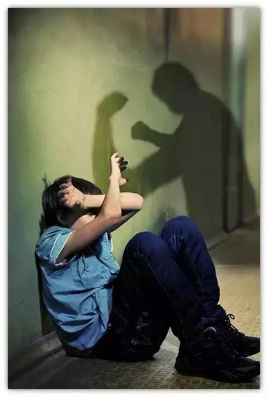 校园霸凌小故事简短文字,老师拯救校园霸凌的小故事