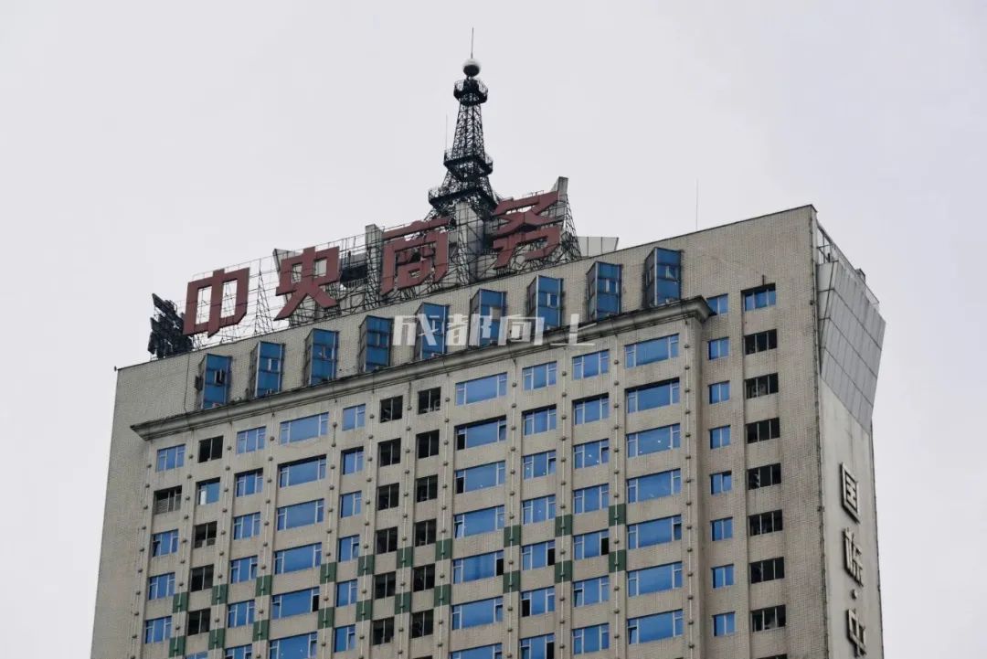 如何让成都变东京？网友：大LOGO收敛点