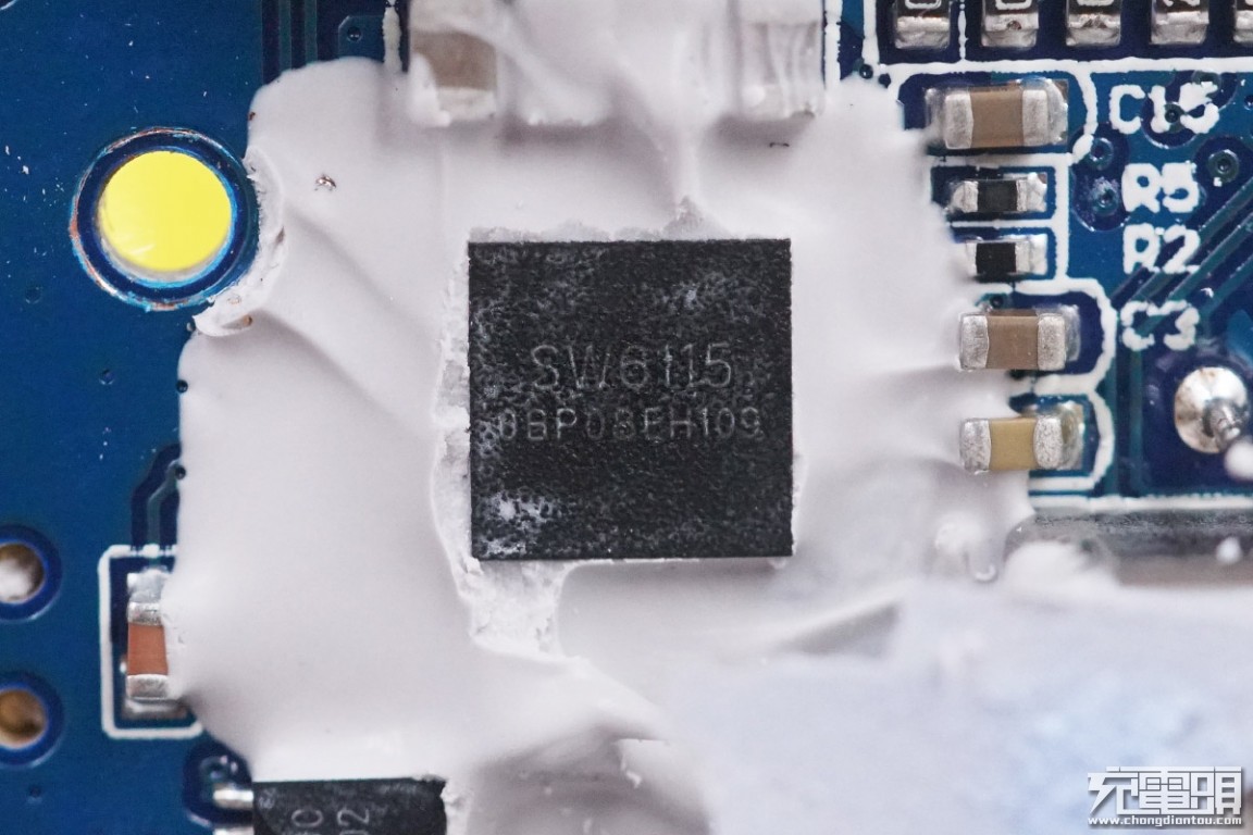 倍思30w超级硅充电器拆解,倍思65w移动电源拆解