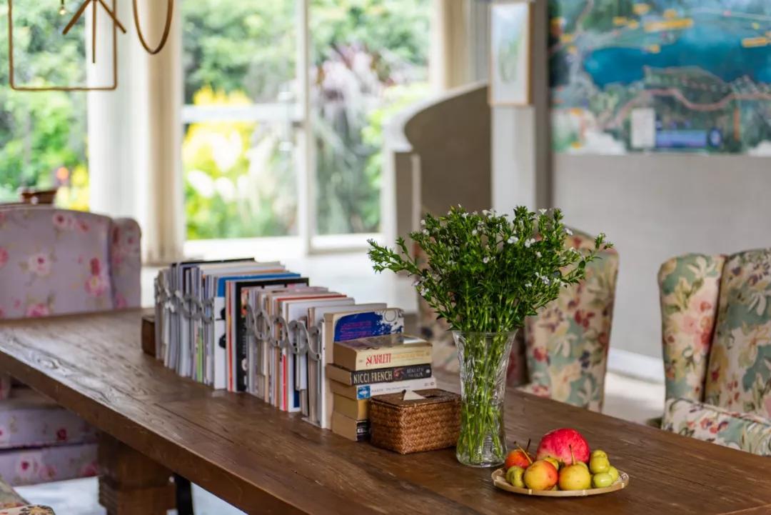 他建了一个3000㎡的浪漫花园，情侣不远千里只为一场草坪婚礼