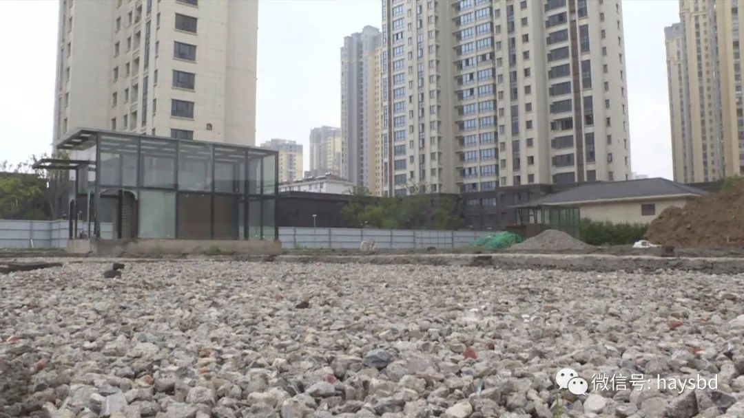 绿地改成车位物业有权收费吗,绿地变成停车场