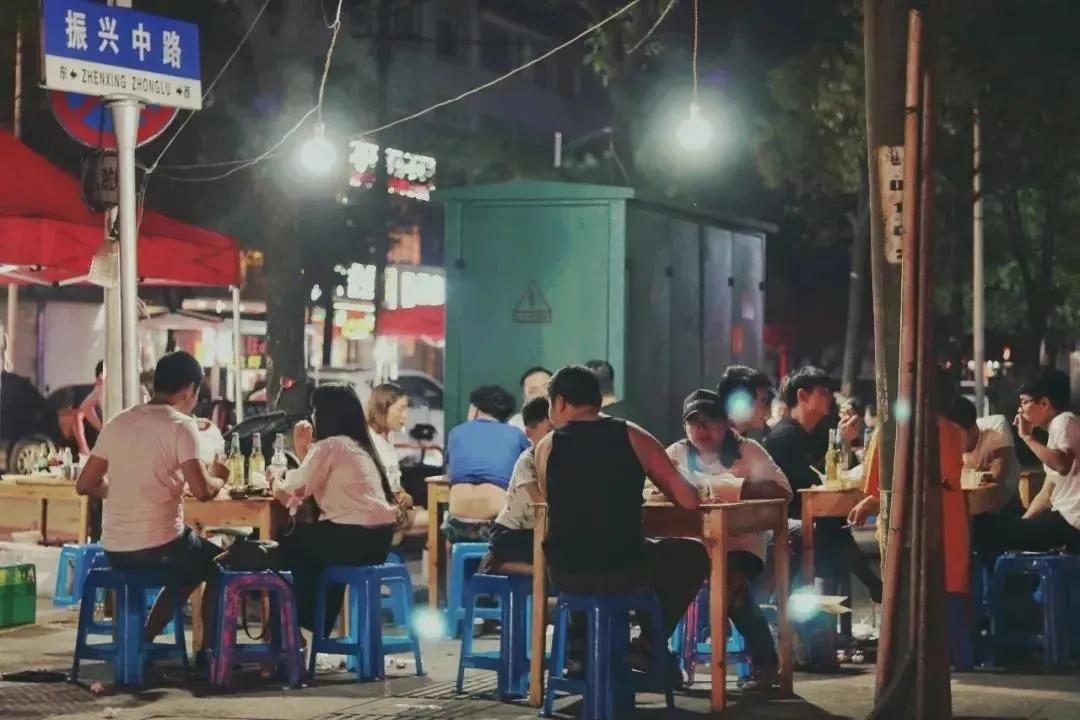 浙江宝藏城市,浙江绍兴夜市美食一条街